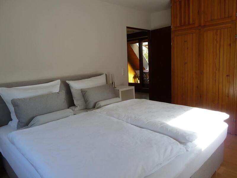 Schlafzimmer mit Doppelbett
